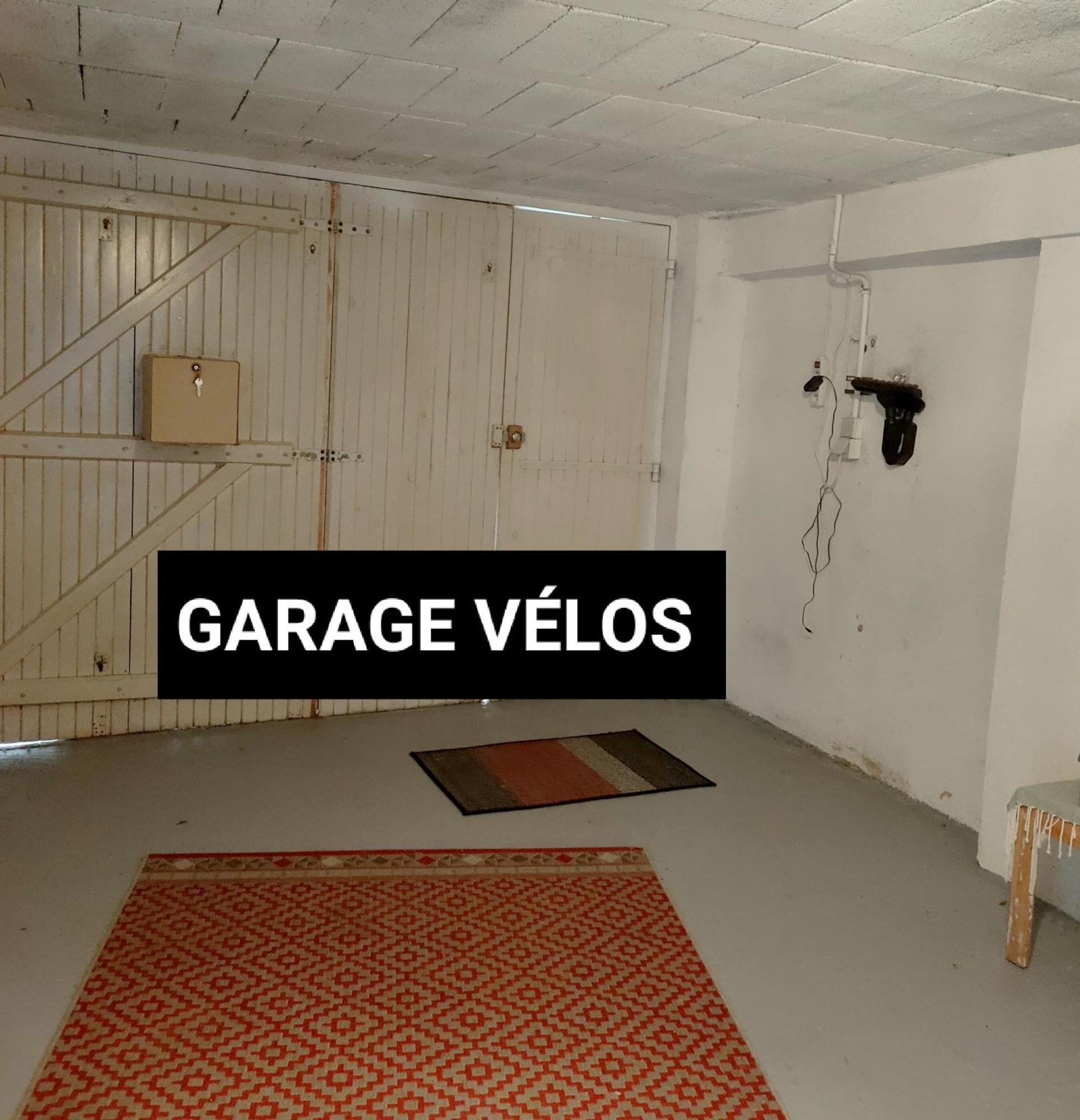 "Les Chacobins" - Appart'Etape Avec Garage Velos La Reole Ngoại thất bức ảnh